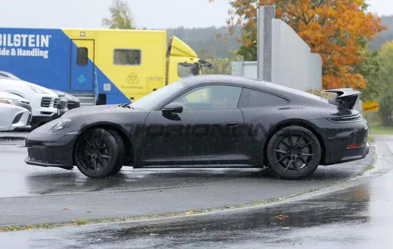 Porsche 911 2024 - Foto spia 27-10-2023 - 3