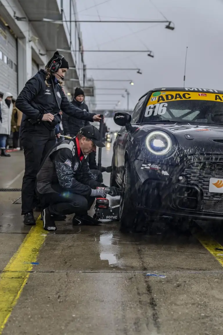 Mini John Cooper Works Edition by Bulldog Racing - 27