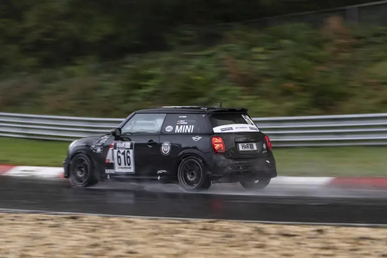 Mini John Cooper Works Edition by Bulldog Racing - 4