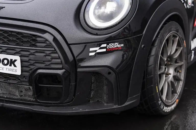 Mini John Cooper Works Edition by Bulldog Racing - 14