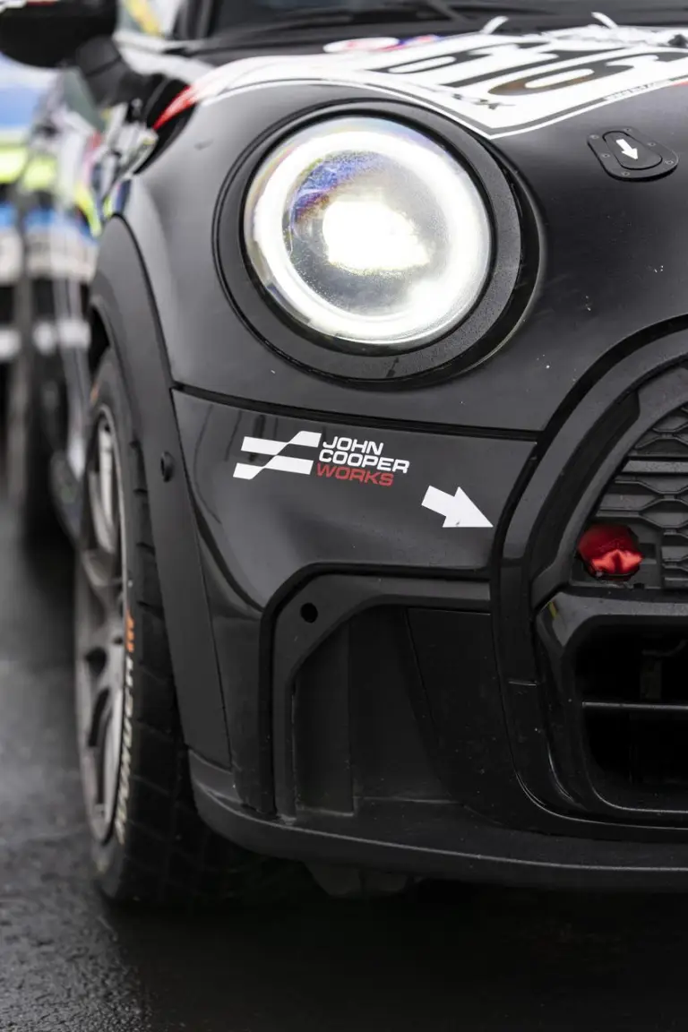 Mini John Cooper Works Edition by Bulldog Racing - 20