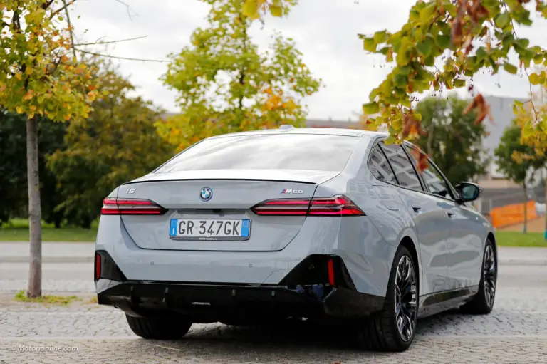 BMW Serie 5 2023 - Primo contatto - 43