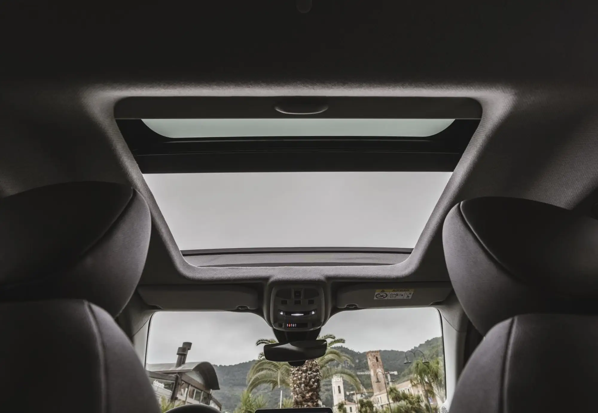 Jeep Avenger e-Hybrid - 13