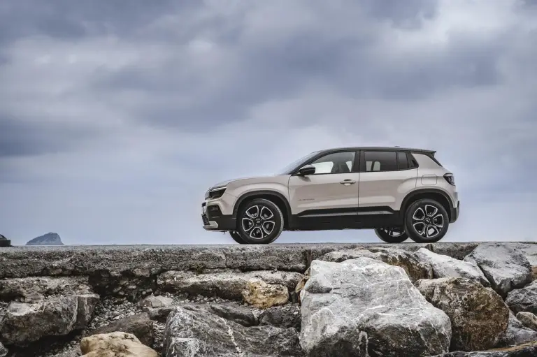 Jeep Avenger e-Hybrid - 14