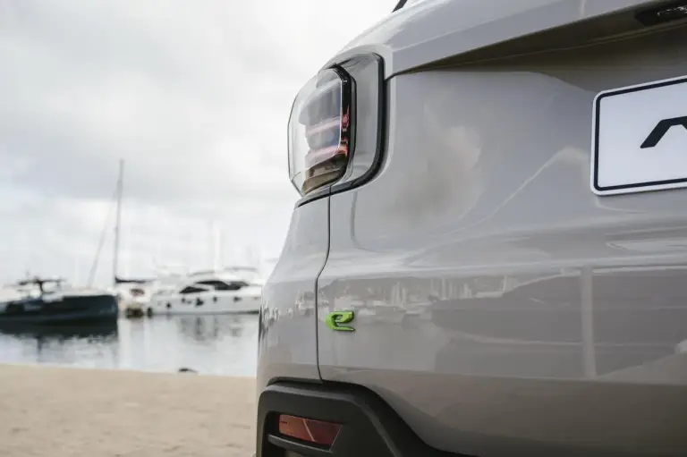 Jeep Avenger e-Hybrid - 8