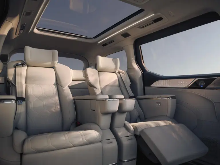 Volvo EM90 - 15