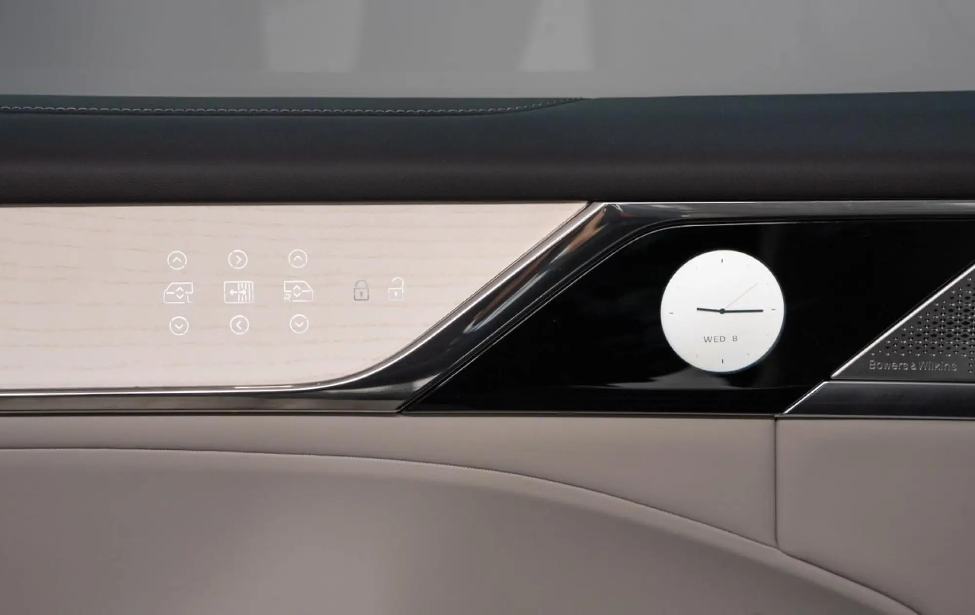 Volvo EM90 - 34