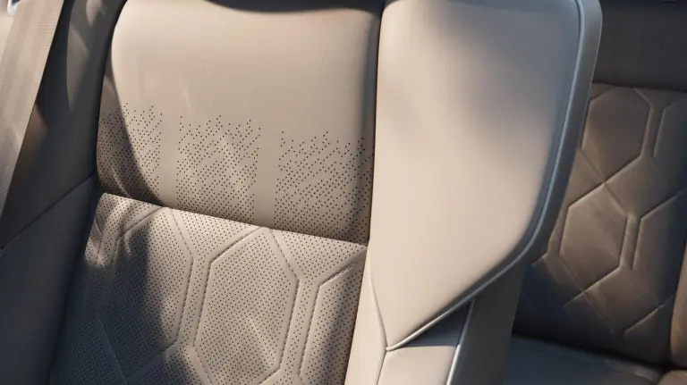 Volvo EM90 - 9