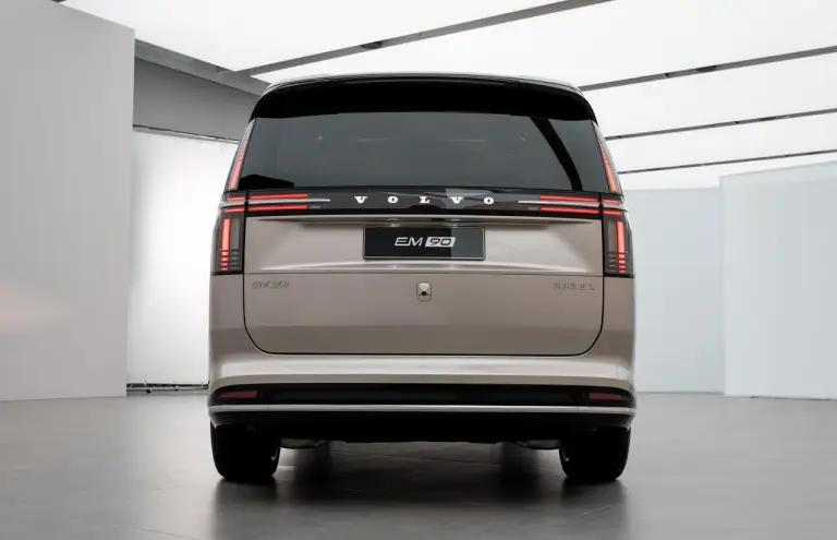 Volvo EM90 - 44