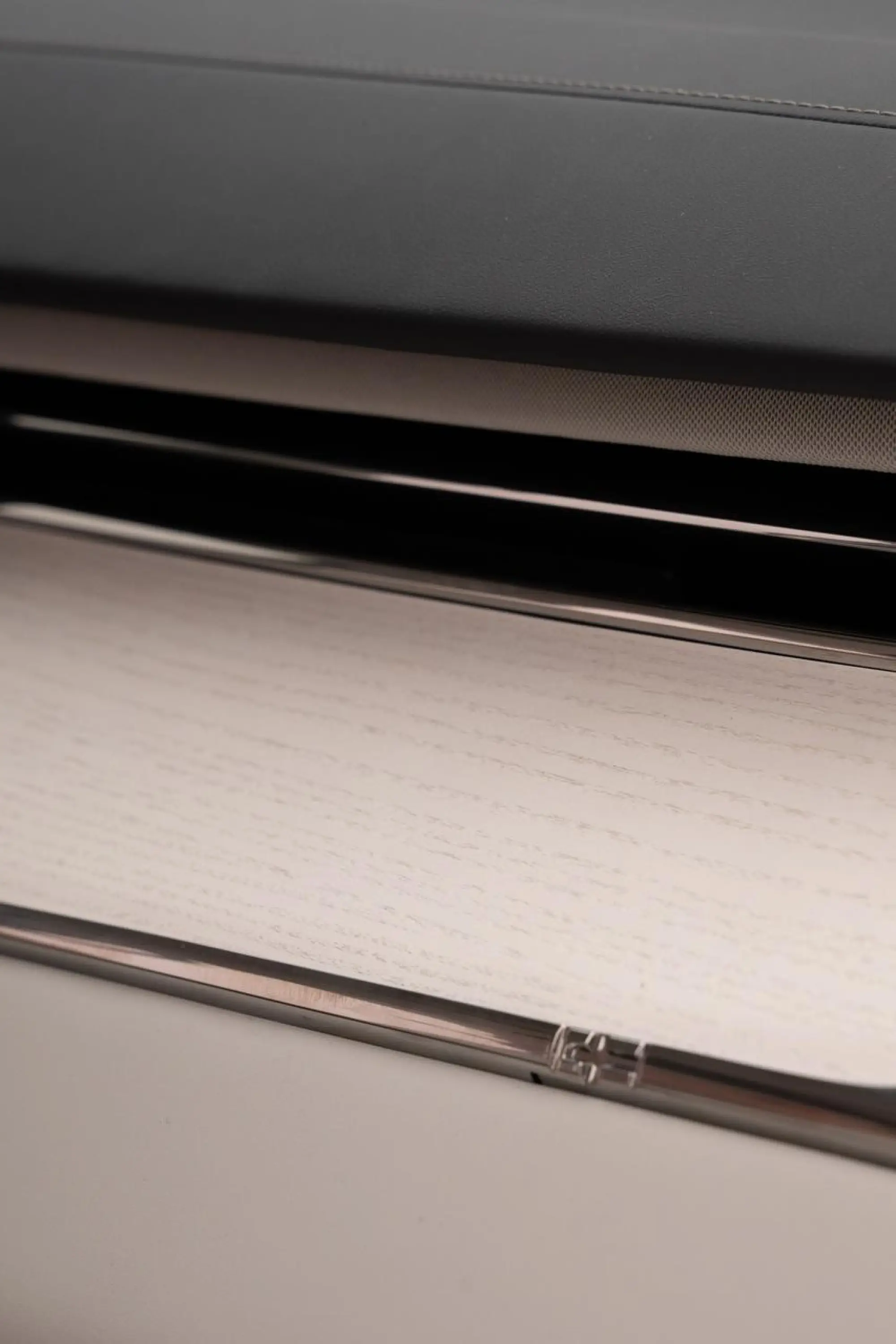 Volvo EM90 - 35