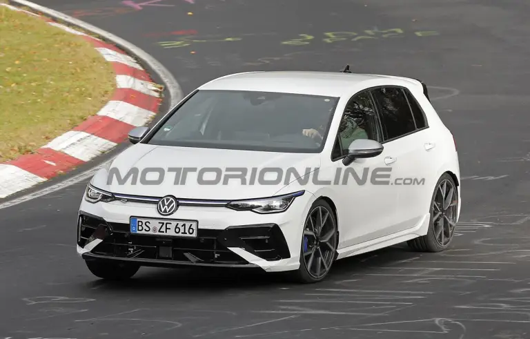 Volkswagen Golf R 2024 - Foto spia 14-11-2023 - 11
