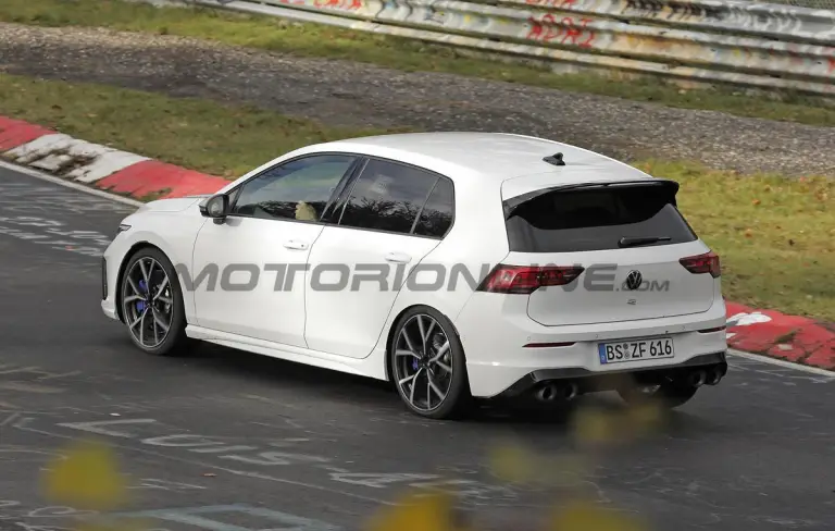 Volkswagen Golf R 2024 - Foto spia 14-11-2023 - 15