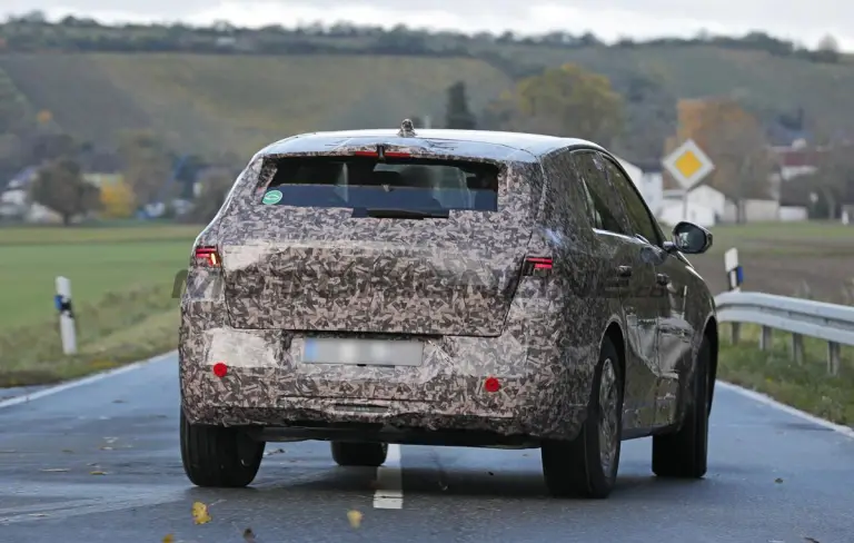 Opel Grandland 2024 - Foto spia 15-11-2023 - 14