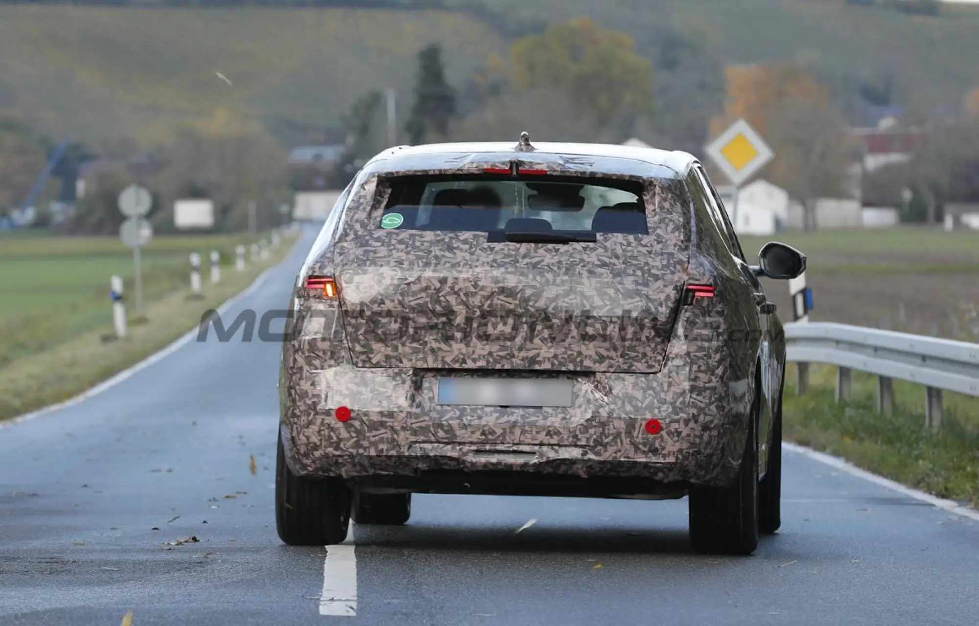 Opel Grandland 2024 - Foto spia 15-11-2023 - 12