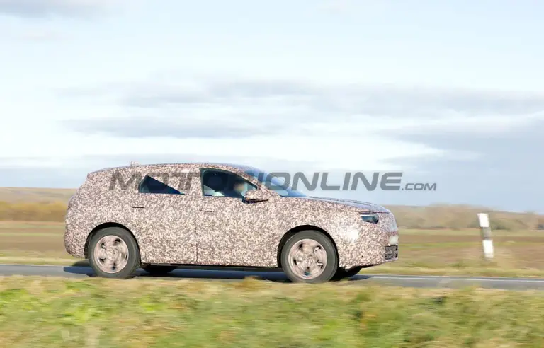 Opel Grandland 2024 - Foto spia 15-11-2023 - 18