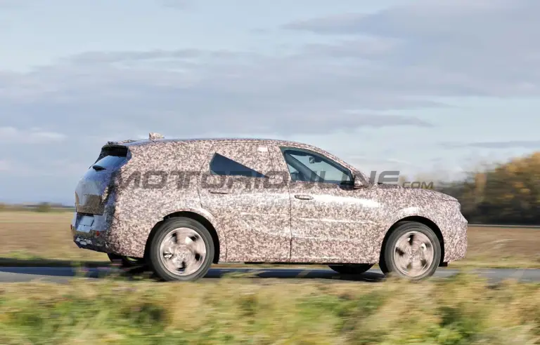 Opel Grandland 2024 - Foto spia 15-11-2023 - 19
