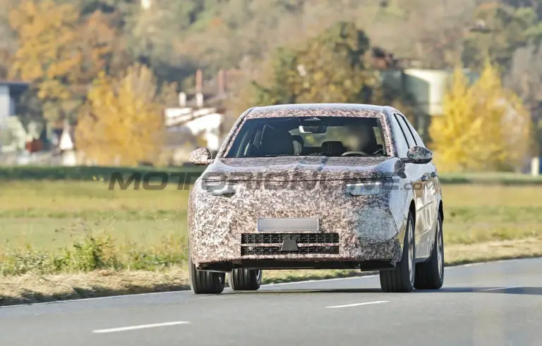 Opel Grandland 2024 - Foto spia 15-11-2023 - 25