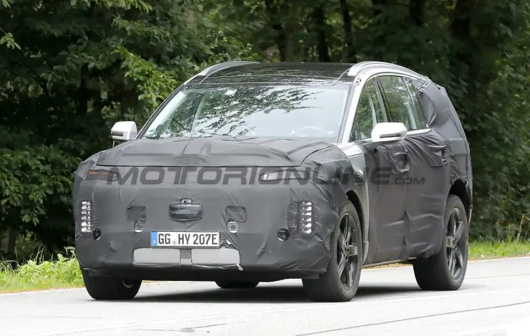 Hyundai Ioniq 7 - Foto spia 16-11-2023 - 1