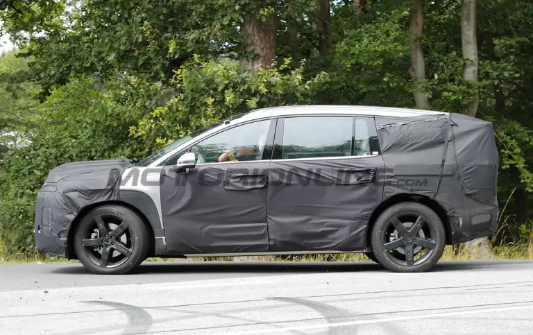 Hyundai Ioniq 7 - Foto spia 16-11-2023 - 5