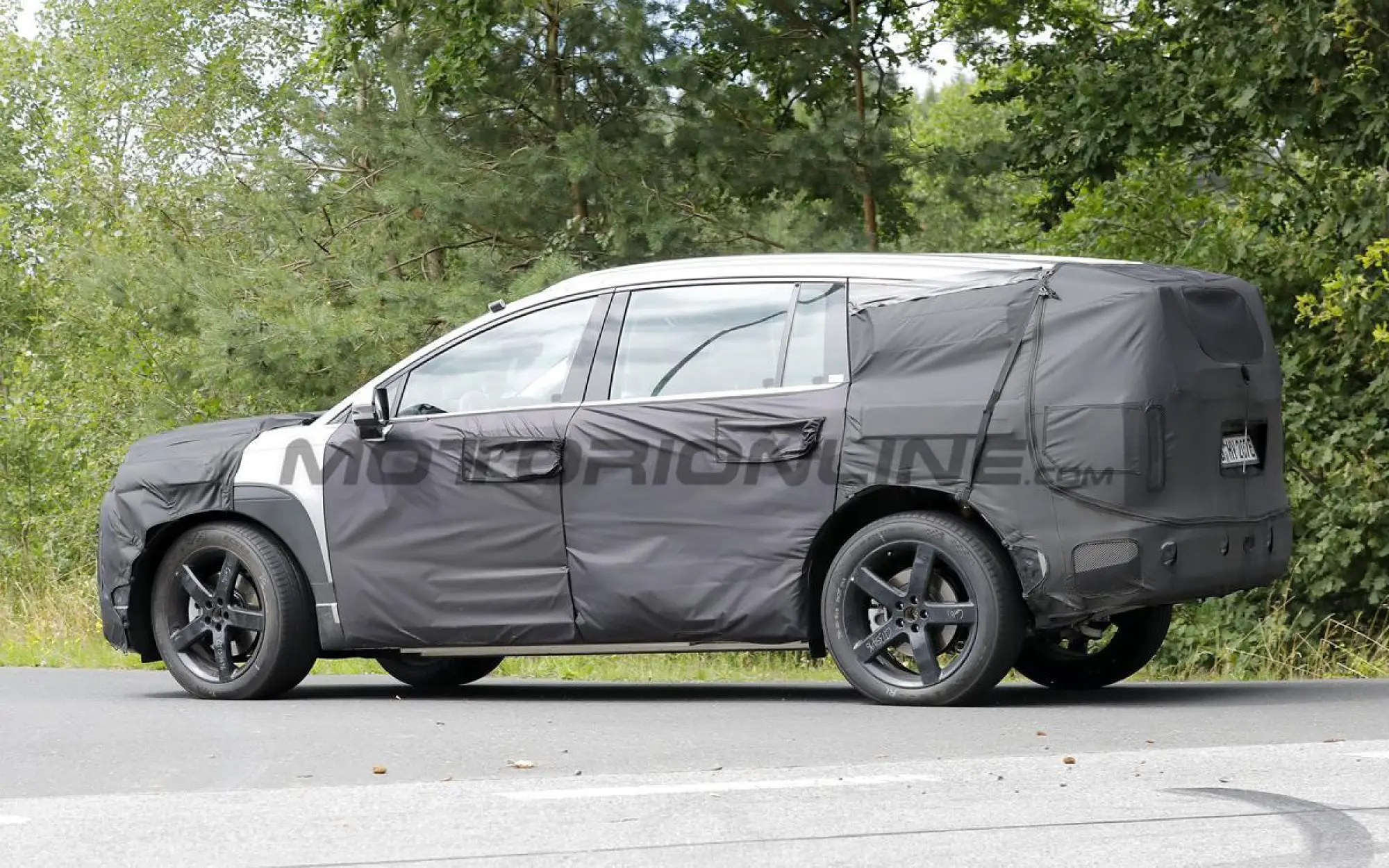 Hyundai Ioniq 7 - Foto spia 16-11-2023 - 4