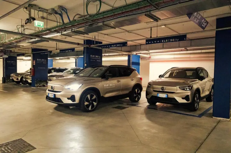 Volvo murale natalizio Milano Portanuova - 9