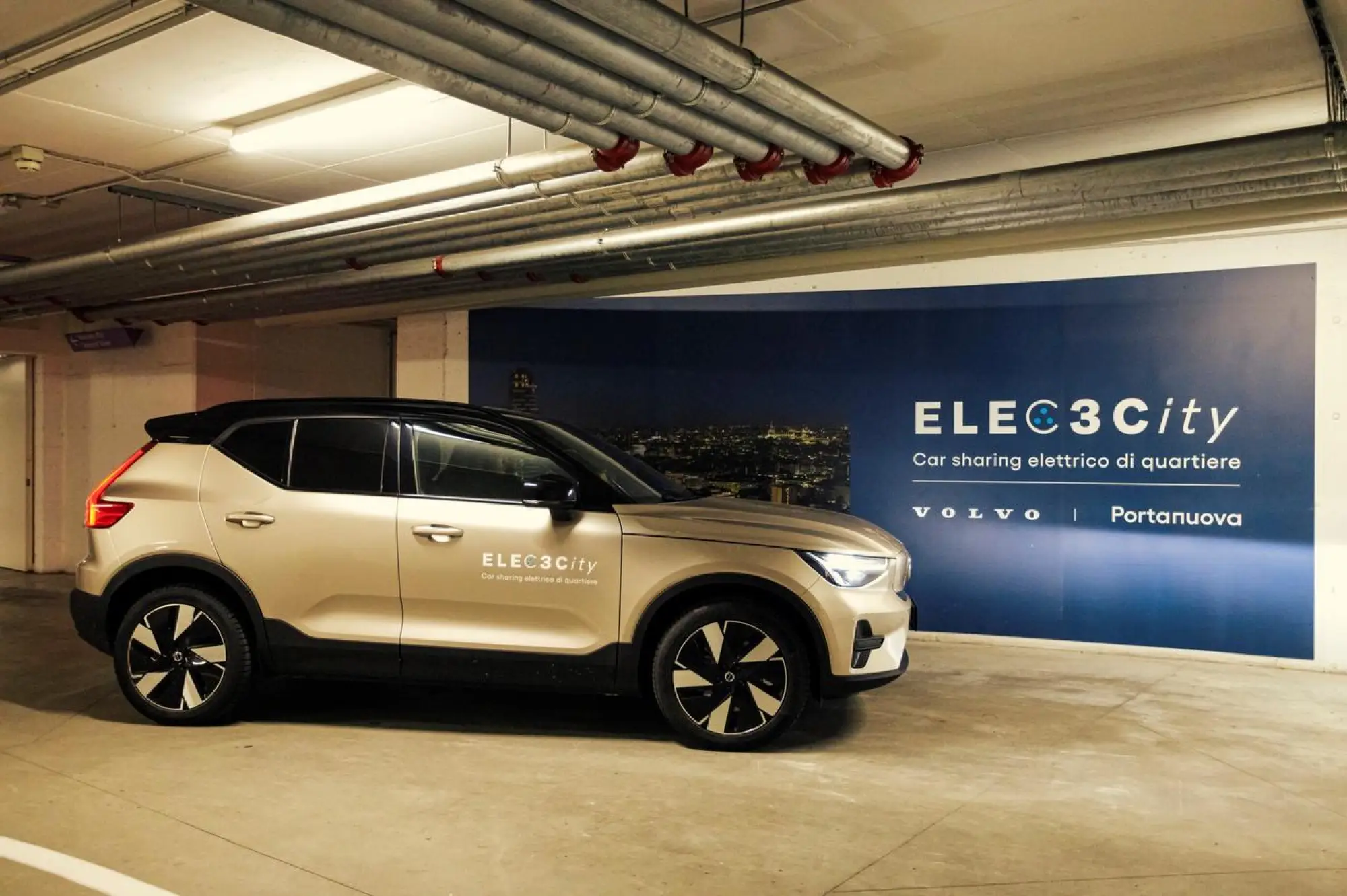 Volvo murale natalizio Milano Portanuova - 11