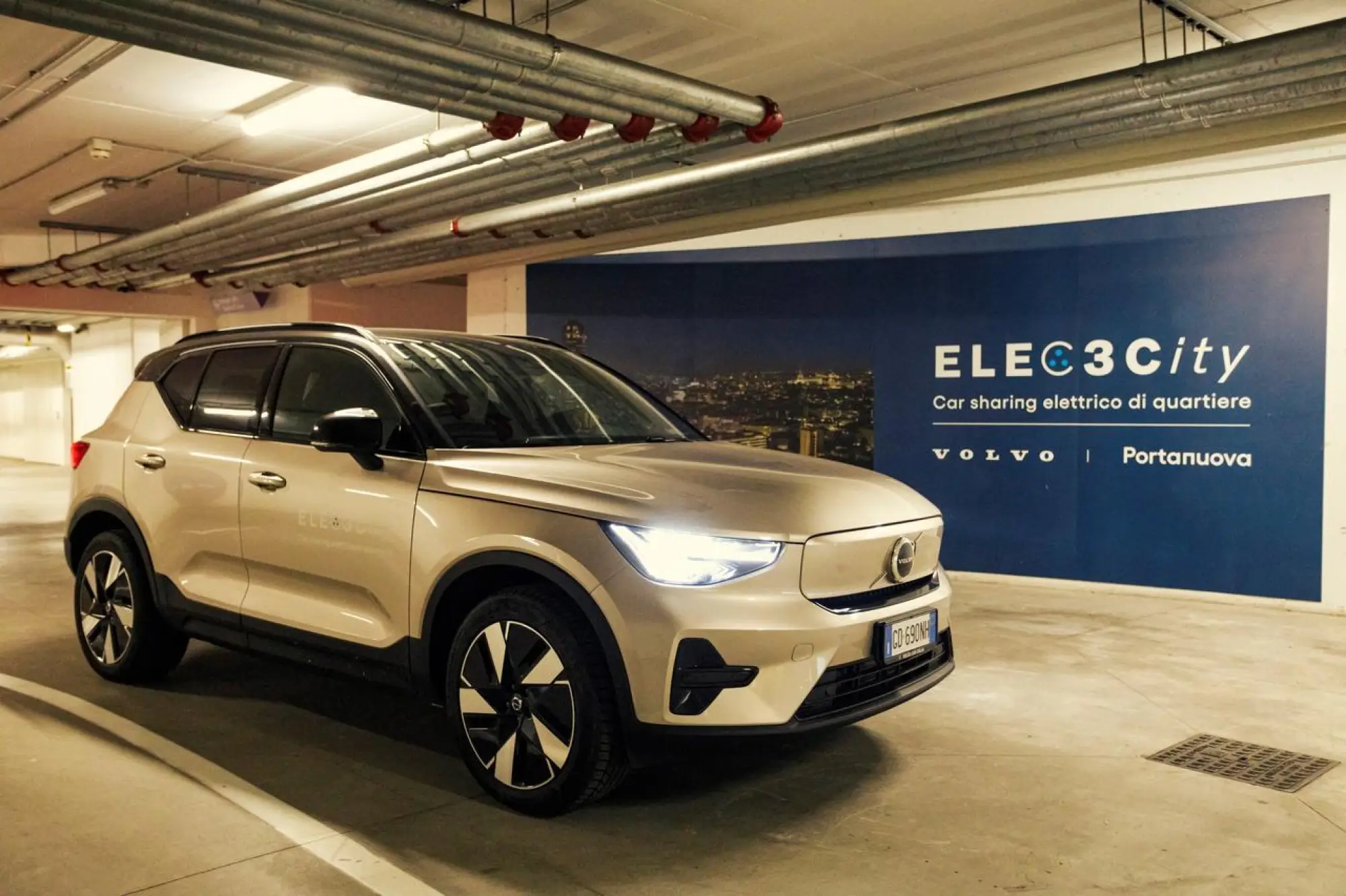Volvo murale natalizio Milano Portanuova - 13