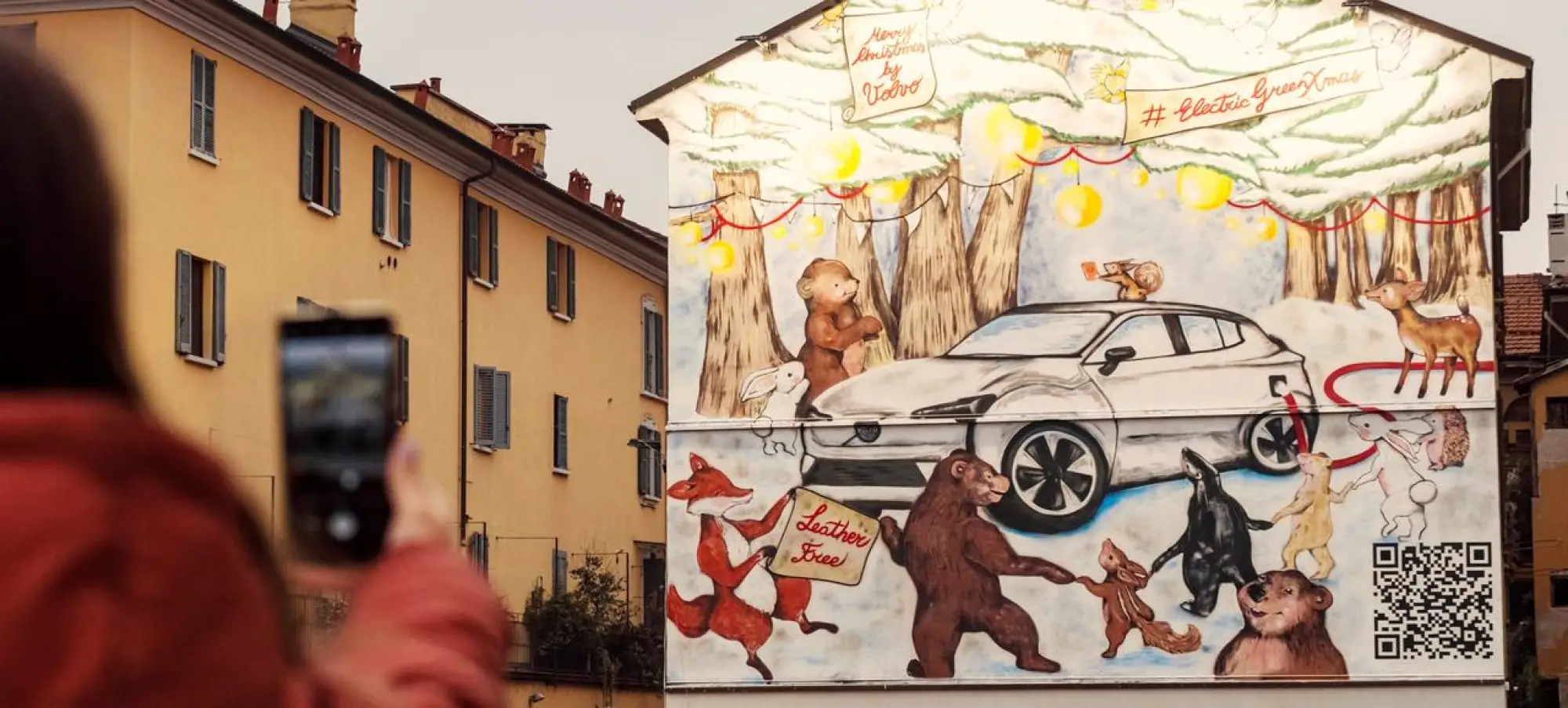 Volvo murale natalizio Milano Portanuova - 26