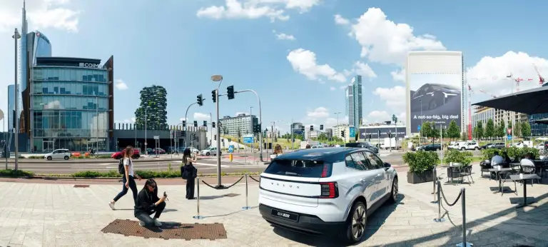 Volvo murale natalizio Milano Portanuova - 14