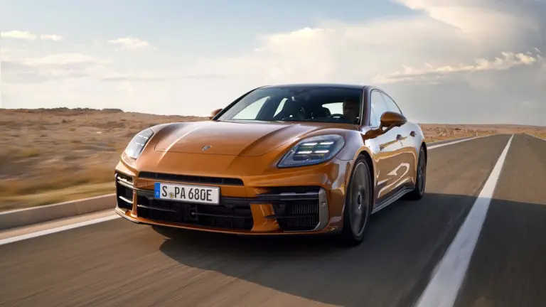 Porsche Panamera 2024 - Foto ufficiali - 24