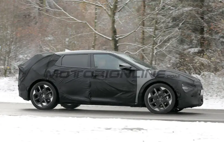 Kia EV6 2025 - Foto spia 30-11-2023 - 5