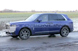 Rolls-Royce Cullinan 2025 - Foto Spia 02-12-2023