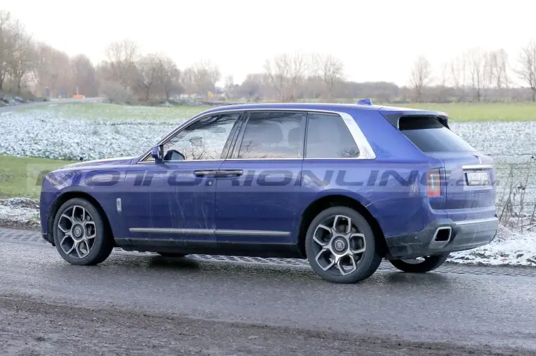 Rolls-Royce Cullinan 2025 - Foto Spia 02-12-2023 - 13