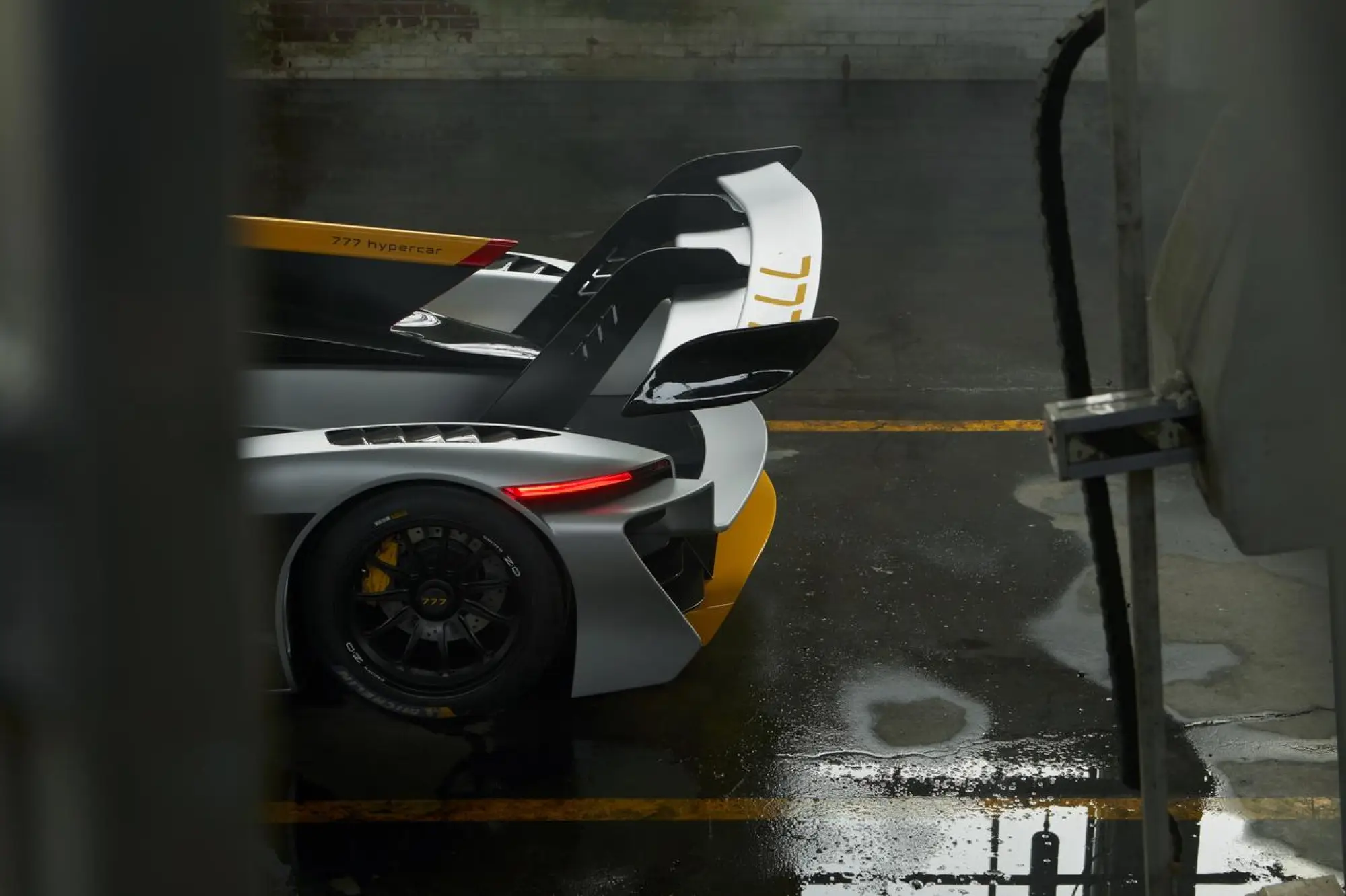 777 hypercar Emirati Arabi Uniti - 4
