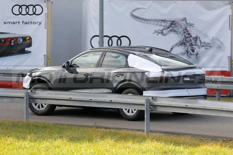 Audi Q6 e-tron 2025 - Foto Spia 06-12-2023 - 10