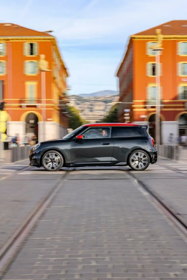 Mini Cooper SE John Cooper Works - 38