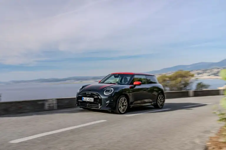 Mini Cooper SE John Cooper Works - 36