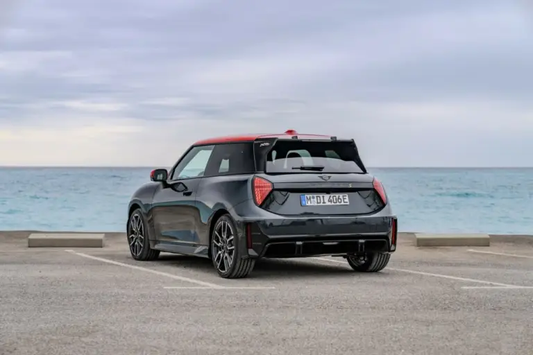 Mini Cooper SE John Cooper Works - 23