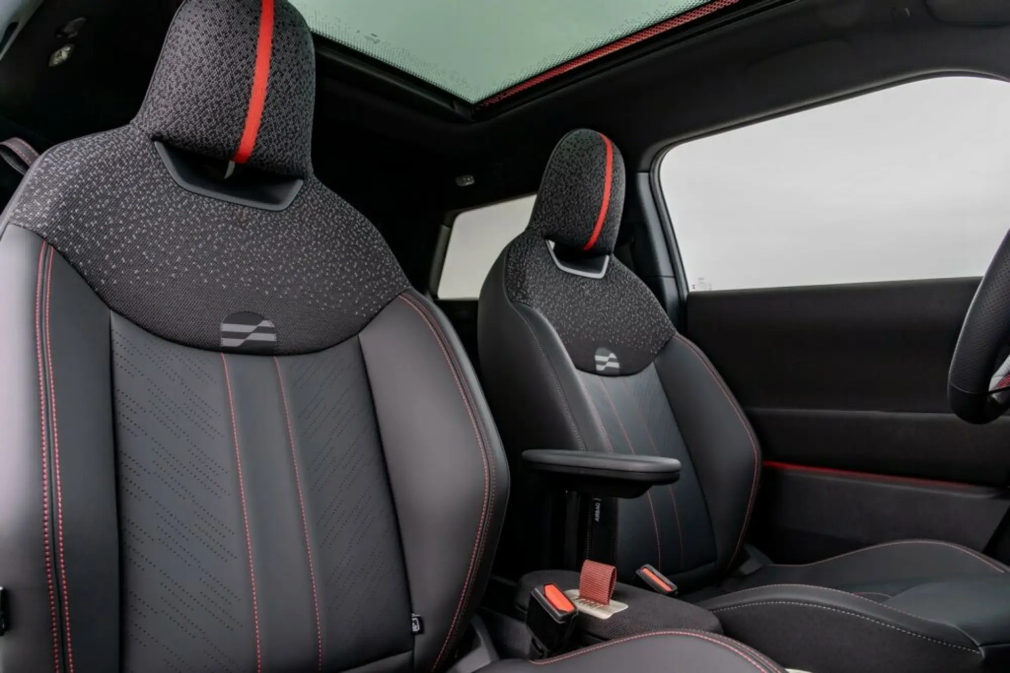 Mini Cooper SE John Cooper Works - 15
