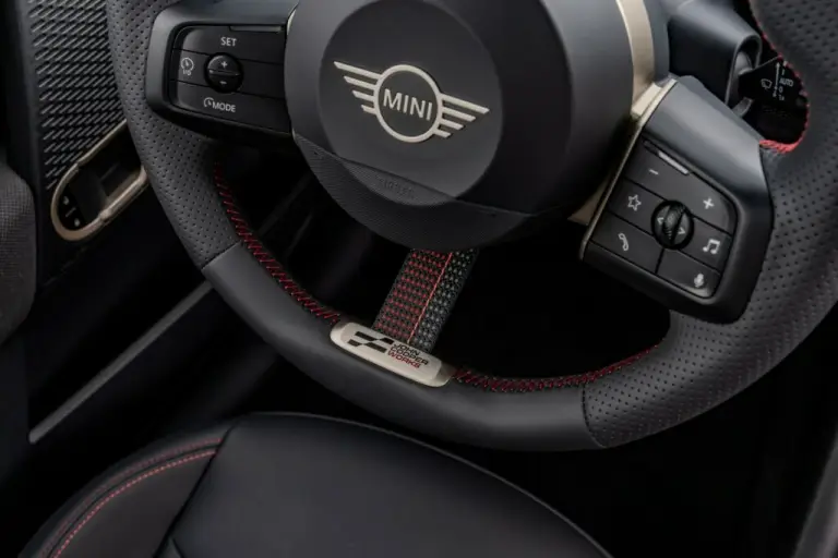 Mini Cooper SE John Cooper Works - 18