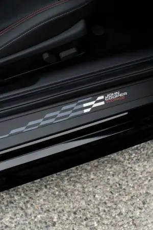 Mini Cooper SE John Cooper Works - 8