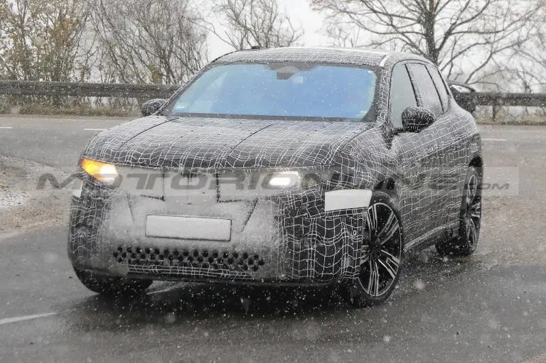 BMW iX3 2025 - Foto Spia 09-12-2023 - 5