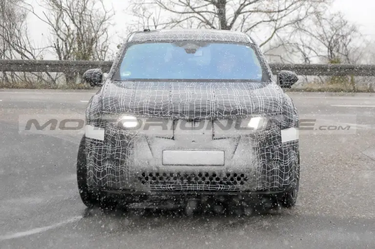 BMW iX3 2025 - Foto Spia 09-12-2023 - 1