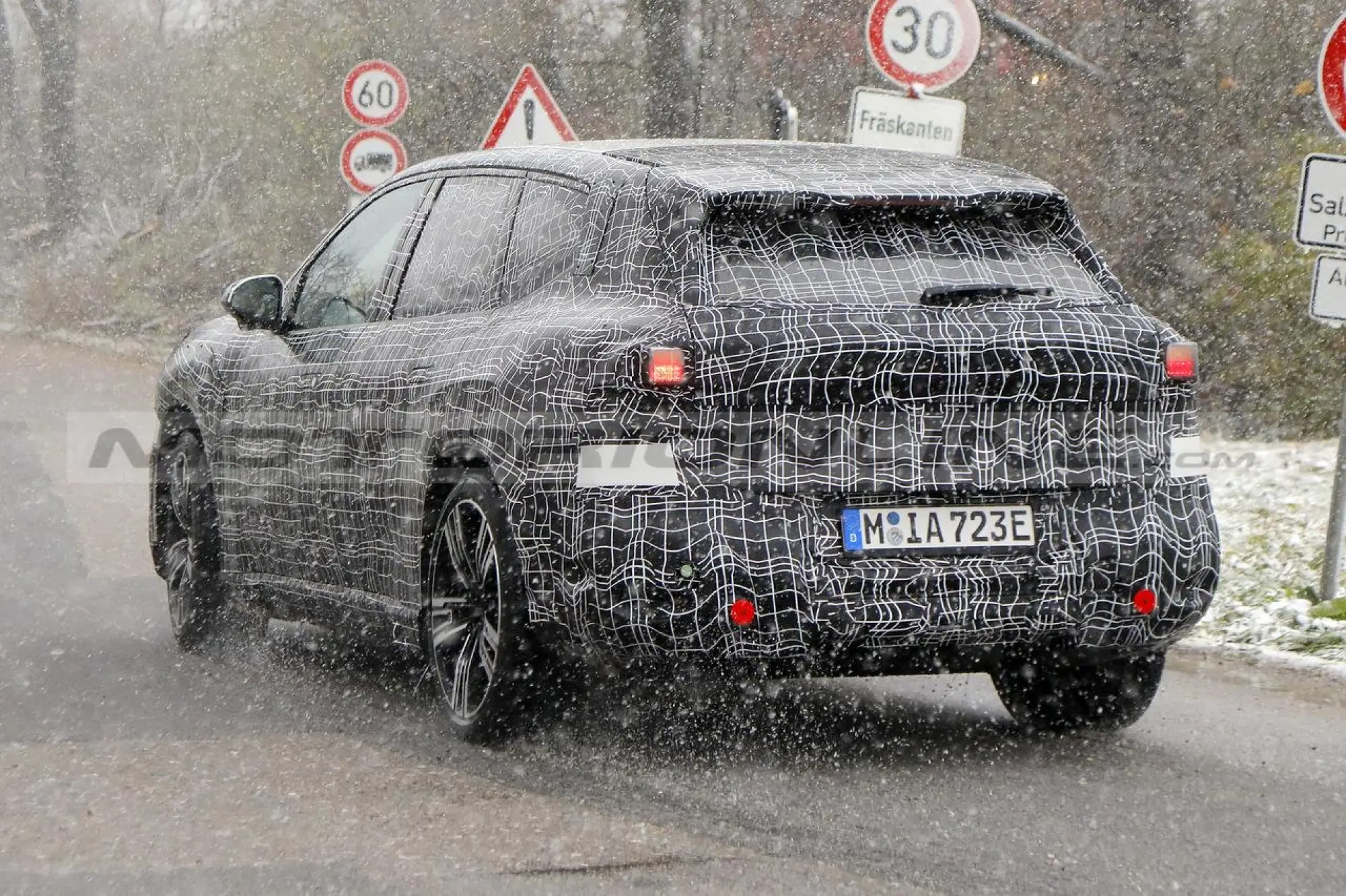 BMW iX3 2025 - Foto Spia 09-12-2023 - 8