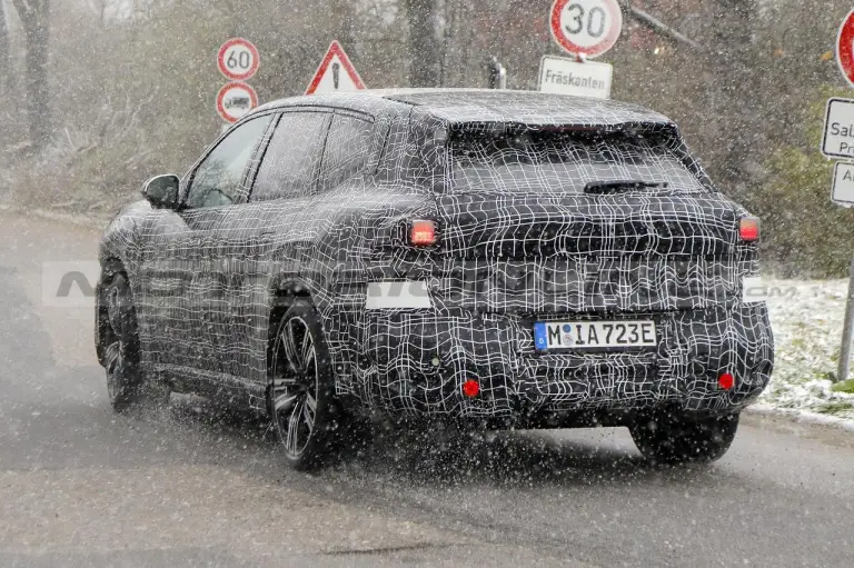 BMW iX3 2025 - Foto Spia 09-12-2023 - 8