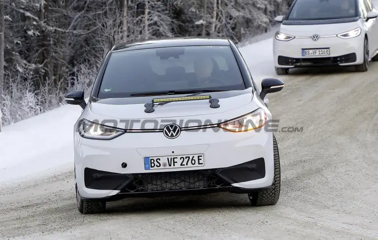 Volkswagen ID3 GTX - Foto spia 11-12-2023 - 2