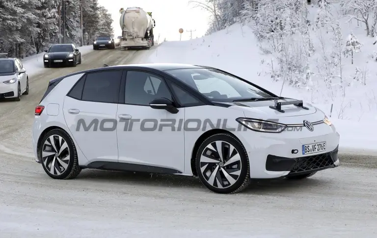Volkswagen ID3 GTX - Foto spia 11-12-2023 - 3
