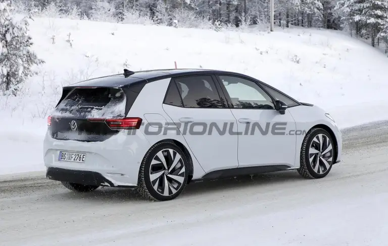 Volkswagen ID3 GTX - Foto spia 11-12-2023 - 6