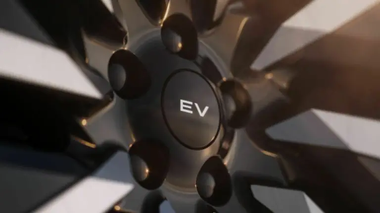 Range Rover Electric - Teaser - 1