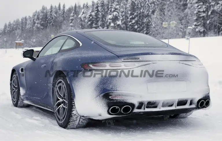 Mercedes-AMG GT 53 Coupe - Foto spia 13-12-2023 - 3